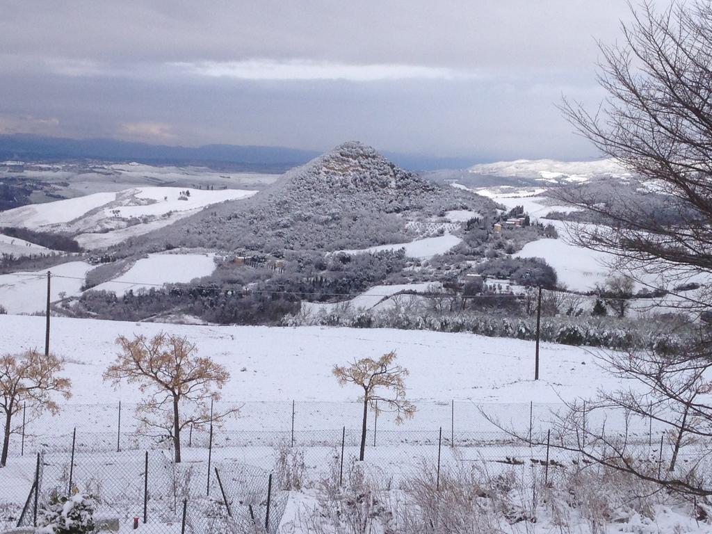 In Canto Sul Poggio Bed & Breakfast Volterra Dış mekan fotoğraf